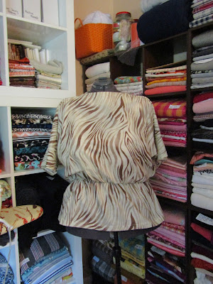 Simplicity 5097 Blouson Top Animal Print www.sewplus.blogspot.com