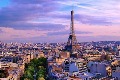 E Agora Para Algo Completamente Diferente: Análise Crítica/Turística a Paris (França)
