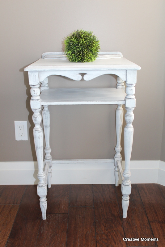 Country Chic simplicity accent table