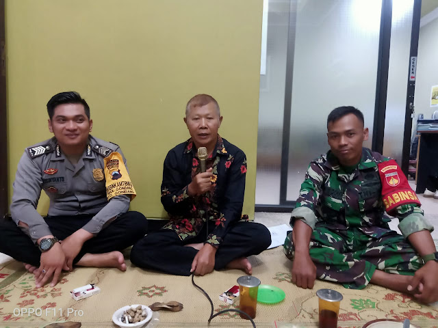 Pertemuan Paguyuban RT/RW Terasa Nyaman Dengan Kehadiran Babinsa Gondang Pertemuan Paguyuban RT/RW Terasa Nyaman Dengan Kehadiran Babinsa Gondang