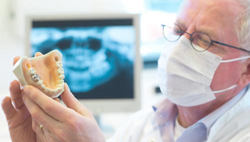 Videoaula: Novas Técnicas Cirúrgicas em Grandes Deficiências Ósseas em Implantodontia