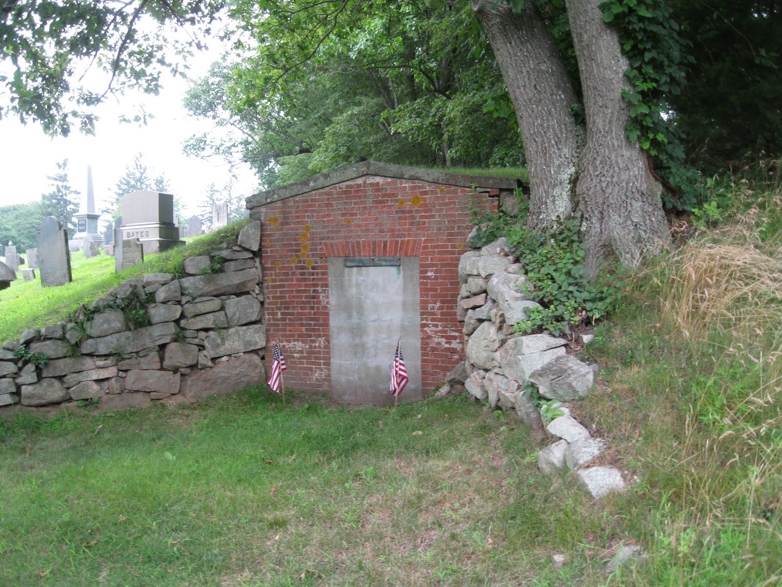 THE OLD COLONY GRAVEYARD RABBIT THE BEECHWOOD CEMETERY/OLDE BEECHWOOD