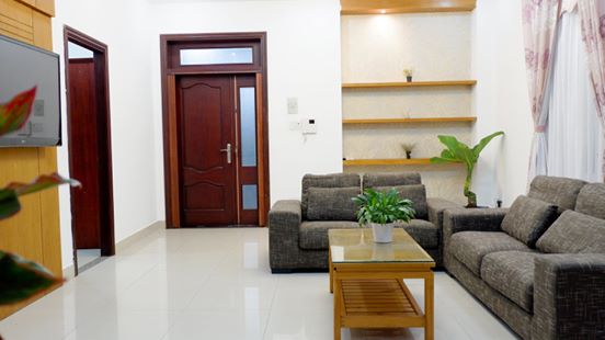 Phòng khách căn 2 PN căn hộ dịch vụ Hoa Sen Nguyễn Văn Hưởng