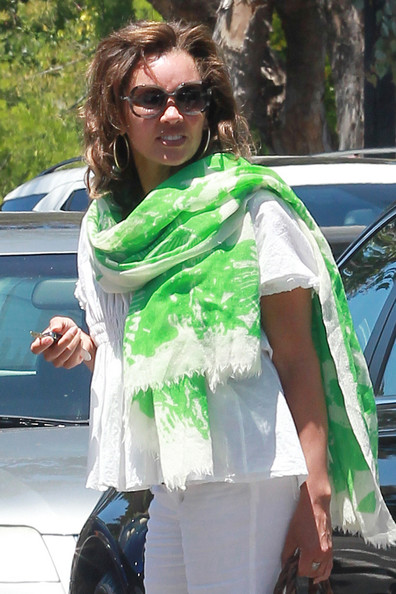 Vanessa Williams Daily: Vanessa Williams at Beverly Glen Deli