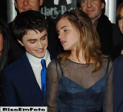 foto de Harry potter enfeitiçado pelos peitos de Hermione.