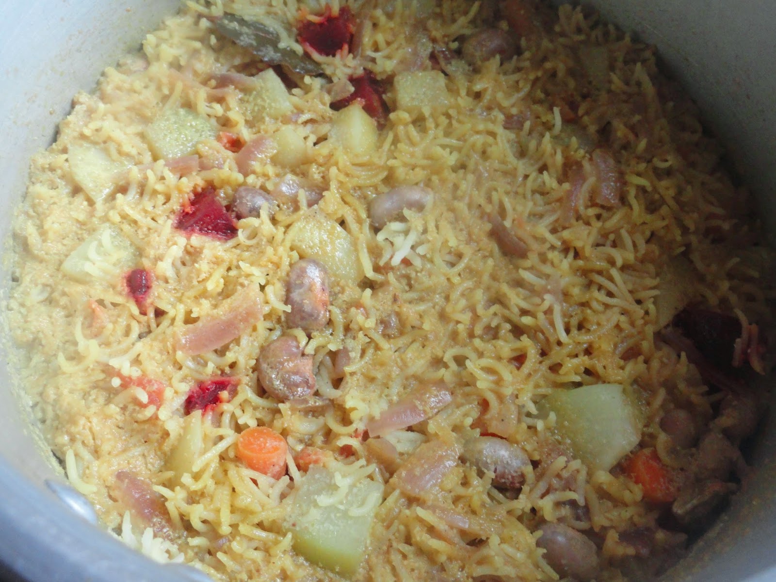 Vegetable pulov/Easy Onepot Meal using pressure cooker/Lunchbox ideas