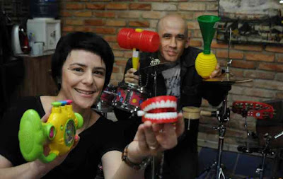 Fernanda Takai e John Ulhoa do Pato Fu participam de live Fernanda Takai e John Ulhoa do Pato Fu participam de live