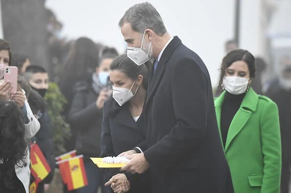 Queen Letizia wore a Canika wool with wrap belt coat from Hugo Boss, and stripe navy trousers and blazer from Boss, and oxford shoes from Uterque