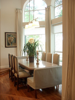 Perfect Dining Sets with Benches for A Contemporary Dining Room Eclectic Dining Sets With Benches in Classic Dining Room under the Bright Pendant Lights on Wooden Floor