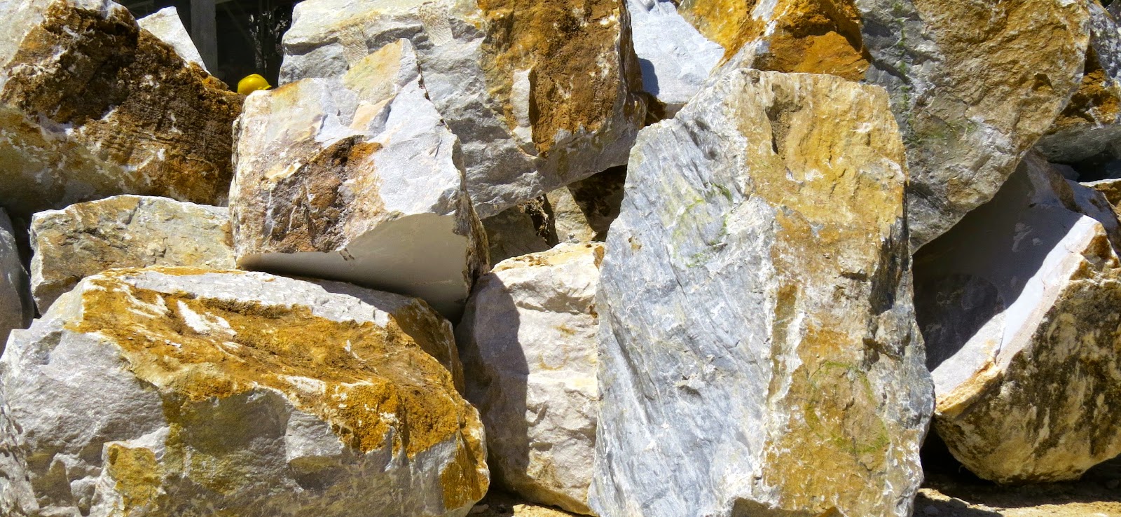 sailing2xs 14th April Romblon (Philippines) marble Marlin Bar