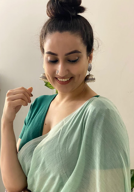 Manjusha Anchor Hot Stills in Sexy Saree - SRFACTS