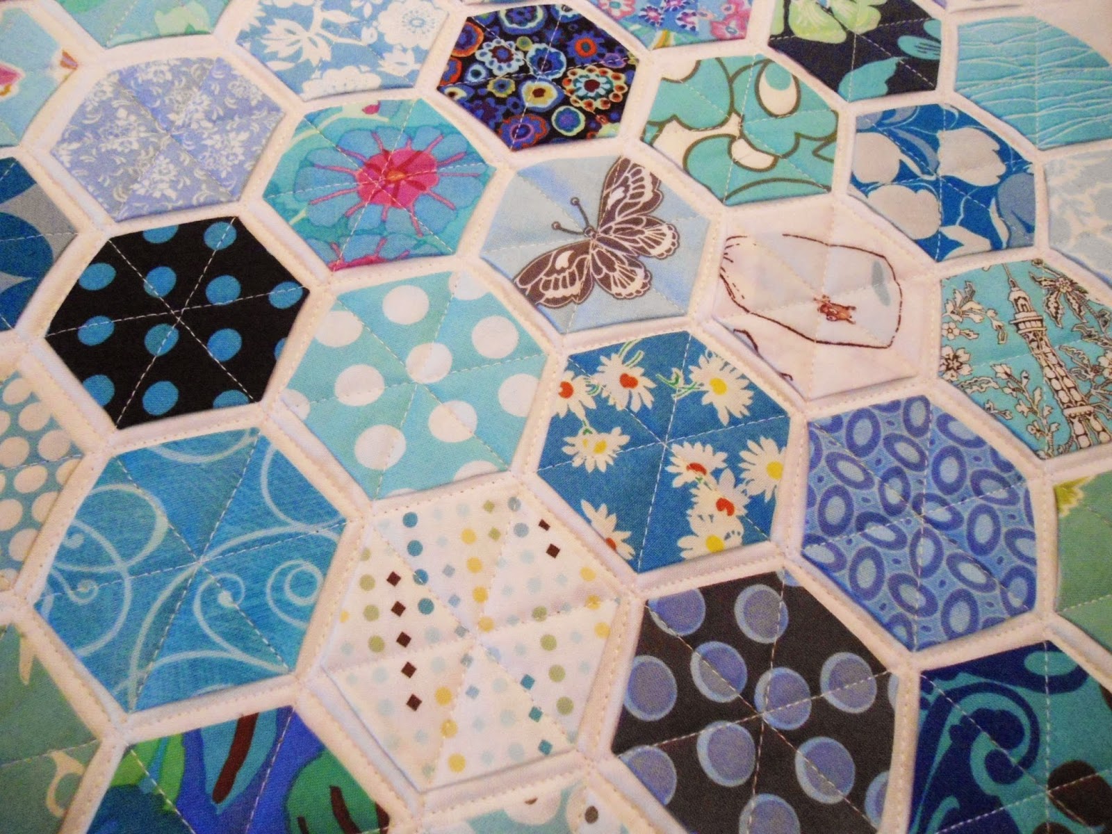 Pinkadot Quilts Small Hexagon Quilt Winner