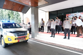 Polda Sulsel Berangkatkan 5 Truk Bantuan Kemanusiaan Ke Sulbar dan Uang Tunai 350 Juta