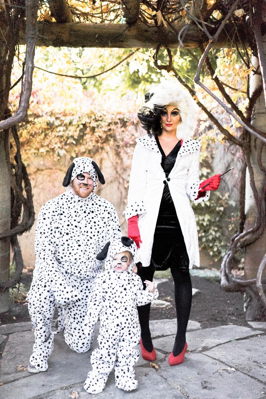 101 DALMATIAN HALLOWEEN FAMILY COSTUMES | The Red Closet Diary