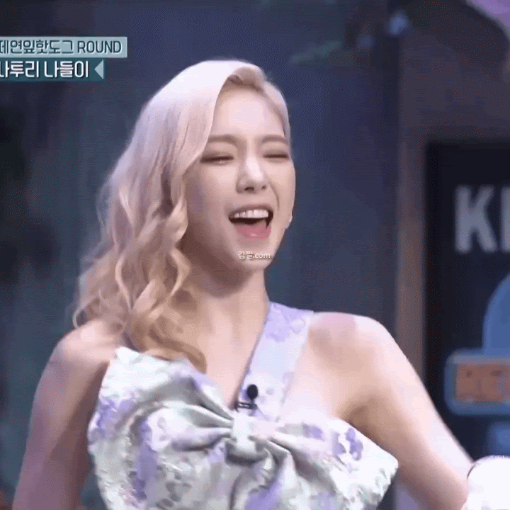 태연 12장 (GIF, 어제 놀토) ㄷㄷ