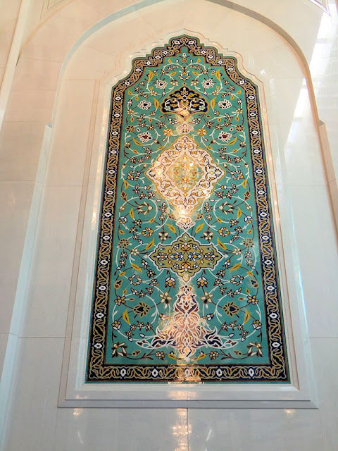 Wandbild der Sultan Qaboos Moschee - Foto: JUREBU