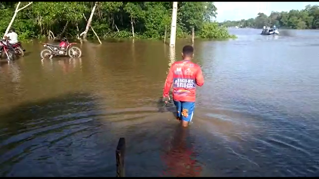Cândido Mendes: Grande maré inunda o principal porto que liga sede a zona rural do município 
