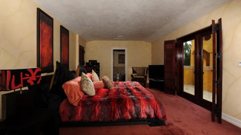 enrique iglesias song where he is in a bed enrique iglesias song where he is in a bed