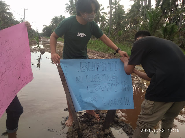Jalan Banyak Hancur Seperti Bubur, Mahasiswa Keritang Sampaikan Kritikan Pedas Kepada Bupati Inhil