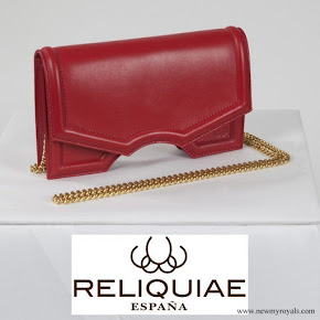 Queen-Letizia-carried-RELIQUIAE-micro-archy-rojo-clutch-bag.jpg
