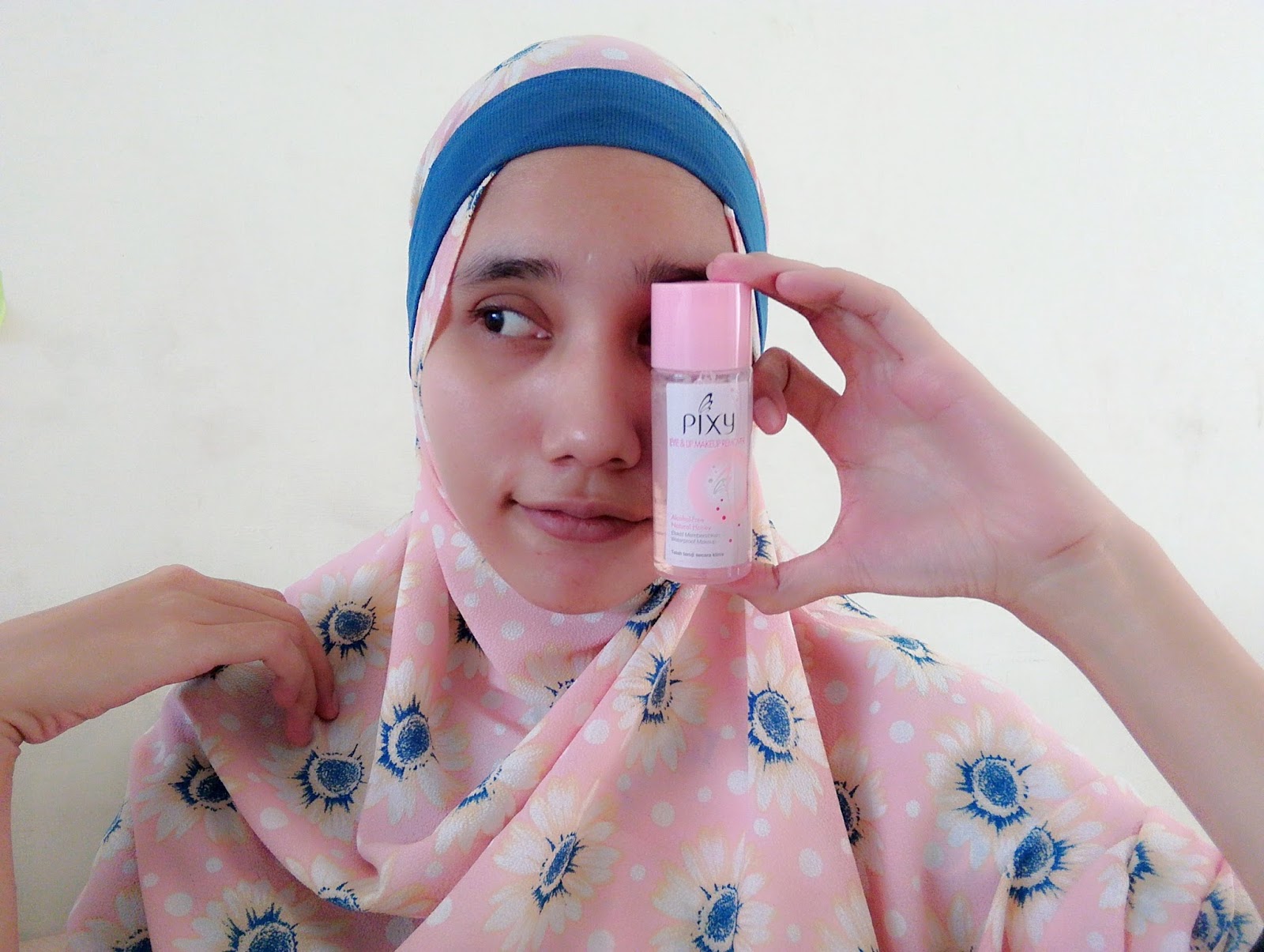 Look a Like Asian Beauty with Pixy Two Way Cake Cover Smooth and Sebelum mengaplikasikan makeup ke wajah terlebih dahulu kita harus membersihkan sisa sisa apapun yang bisa menghambat kesempurnaan makeup
