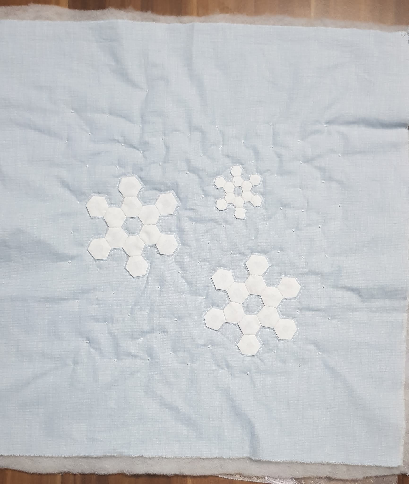 Hexagon snowflake quilt all about patchwork and quilting Hexagon snowflake quilt all about patchwork and quilting
