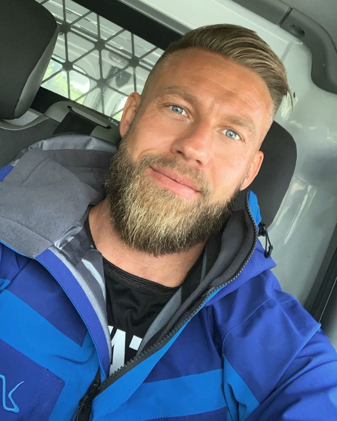 beautiful-bearded-daddy-stian-bjornes-blue-eyes-dilf-smiling