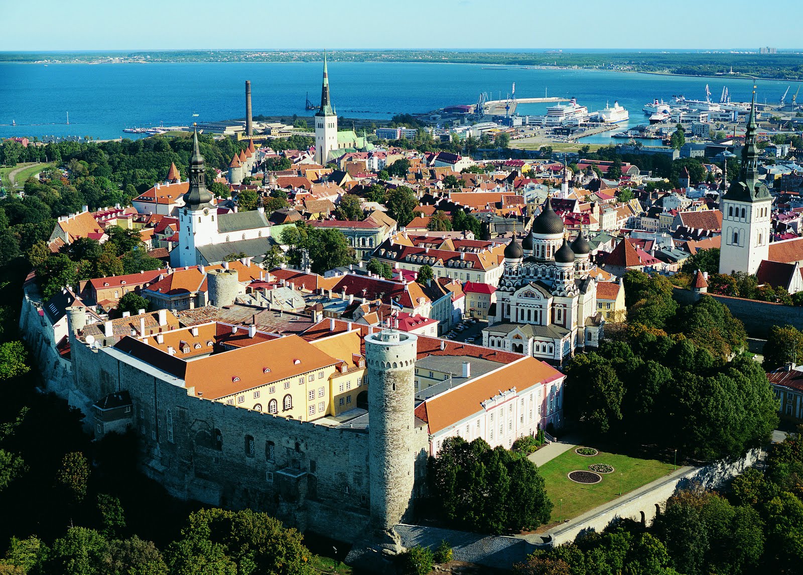 Phoebettmh Travel (Estonia) to Tallinn City