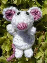 http://www.ravelry.com/patterns/library/mouse-5