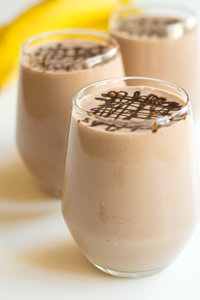 Vegan Chocolate Shake | danceofstoves.com Vegan Chocolate Shake | danceofstoves.com