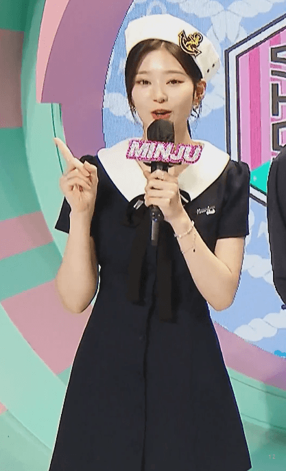 아이즈원> 마린룩 입은 음악중심 MC 김민주