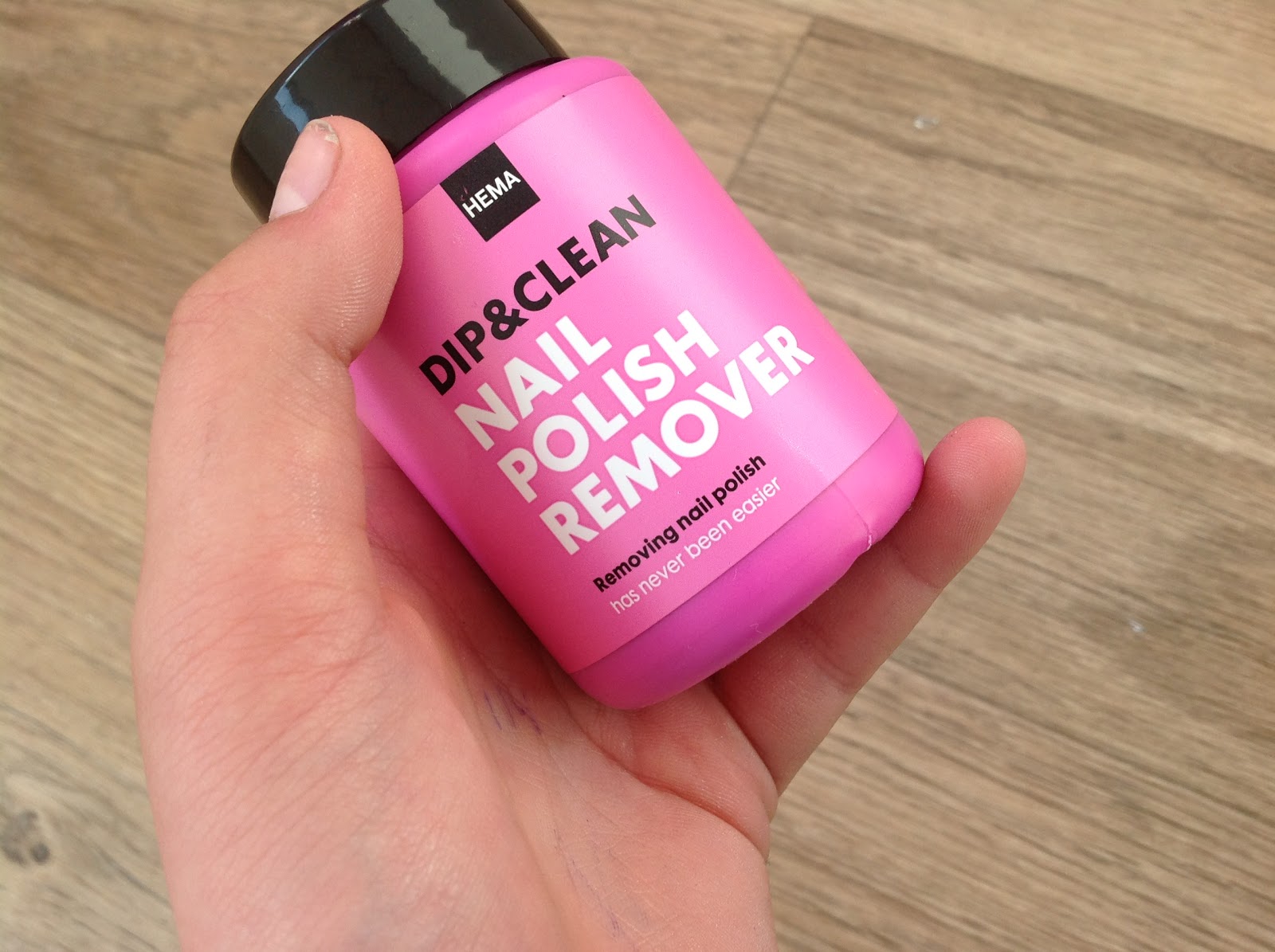Welkom op onze blog! Review Hema Dip&Clean Nail Polish Remover.