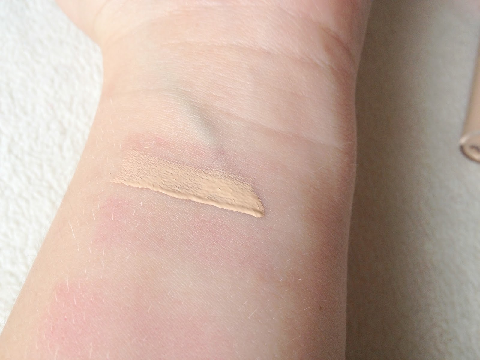 Rimmel Wake Me Up Concealer in Ivory Swatch