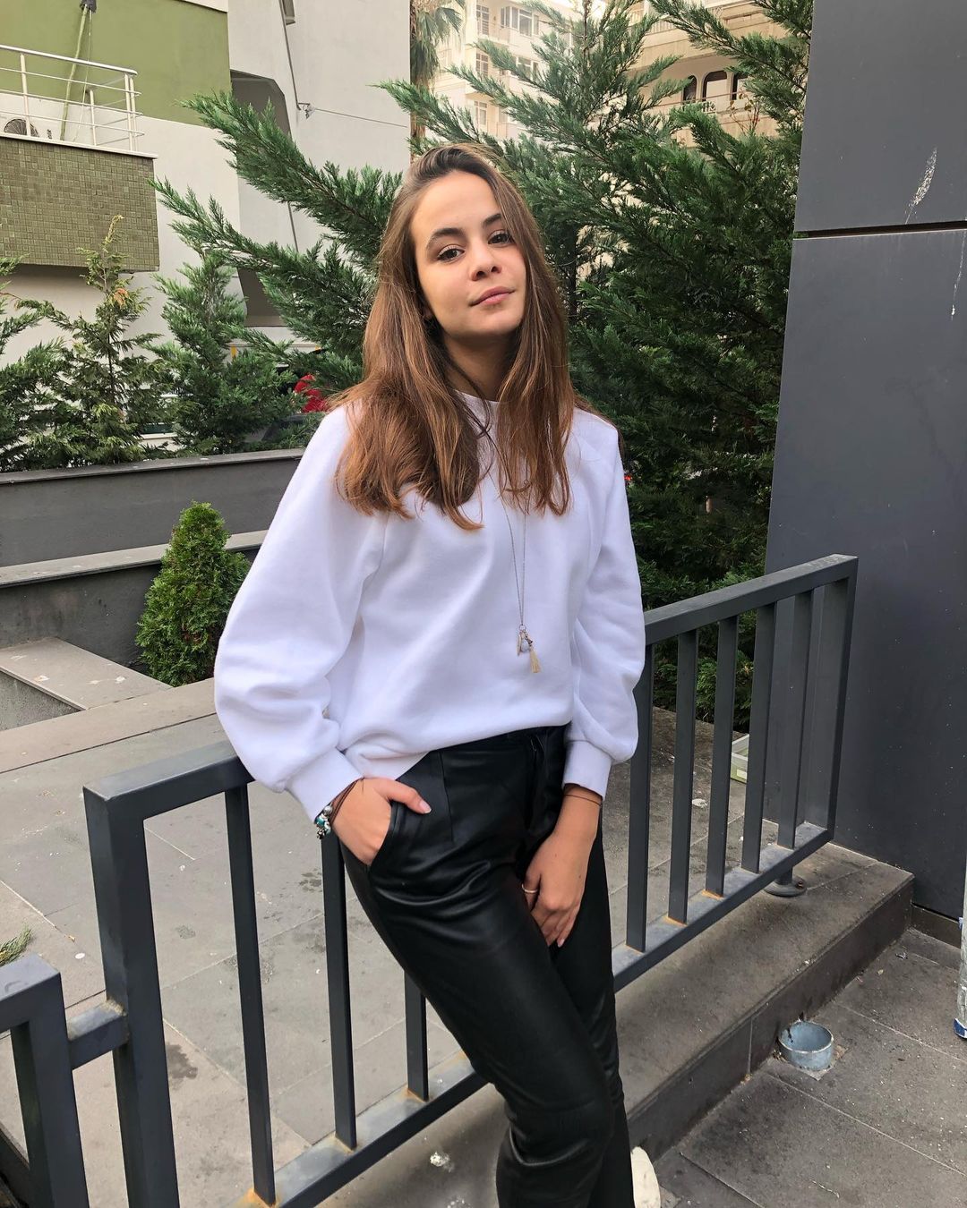 Who Is NAZ SAYINER? (KALP YARASI MÜGE) Starring Serials! Age - Height