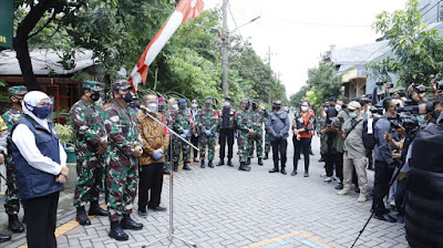Panglima TNI Meninjau Pelaksanaan PPKM Skala Mikro di Surabaya