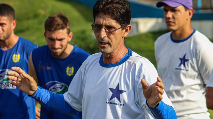 Estamos no caminho certo', diz Tiago Pereira, treinador do Araxá Esporte