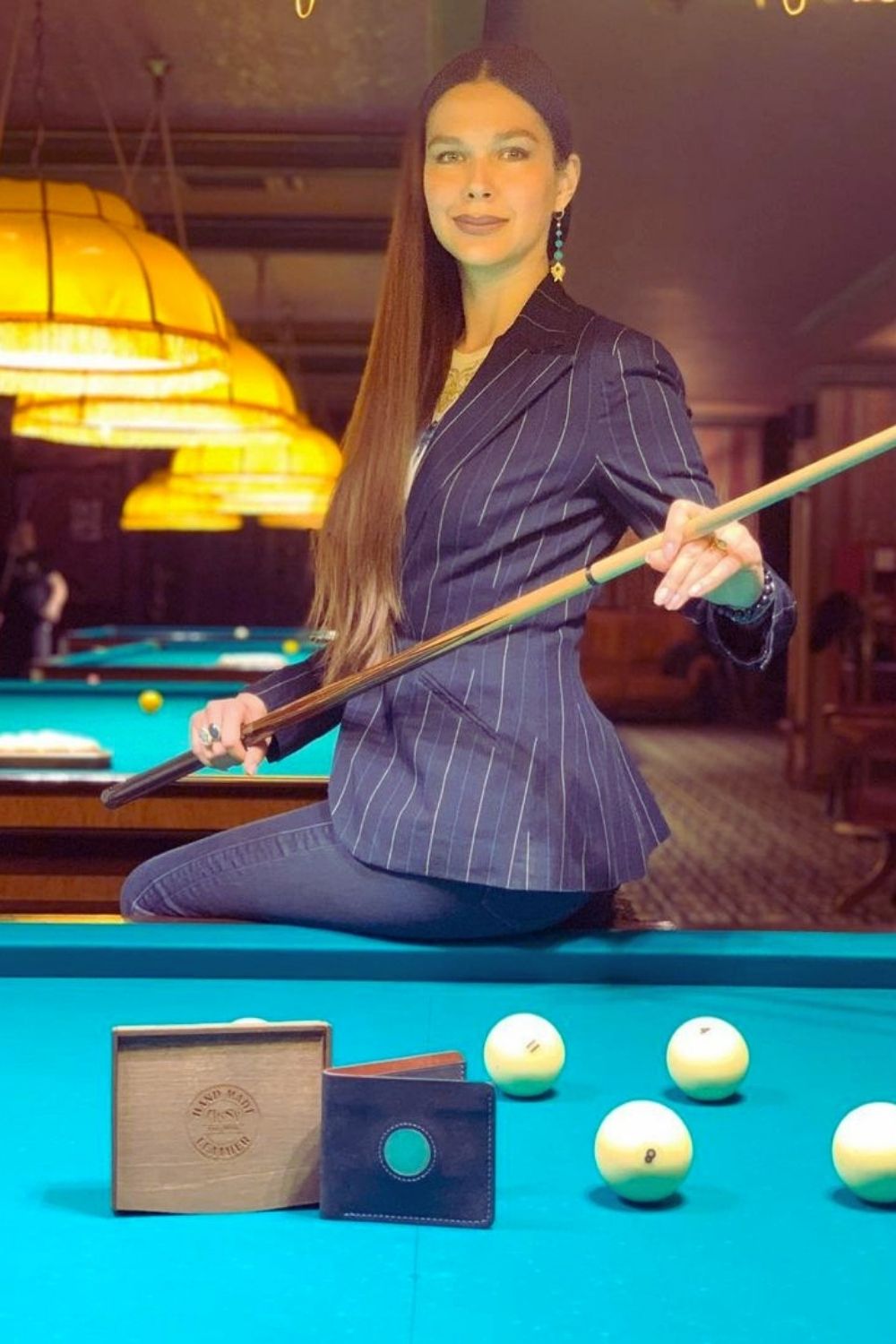 female billiards players