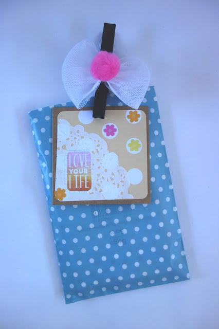blah to TADA, gift wrapping, gift wrapping ideas, how to wrap gifts without tape, clothespins, pompoms, mesh, embellished clothespins, gift toppers, clothespin crafts, easy crafts, crafts, mesh bowties, pompoms, decorated clothespins, gift wrapping, handmade card, paper crafts, gift bag