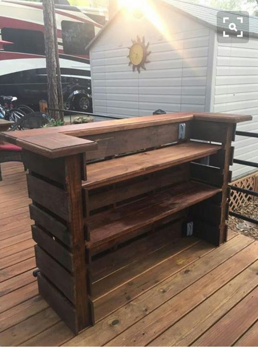 Barra de bar con palets de madera reciclados | Construccion y
