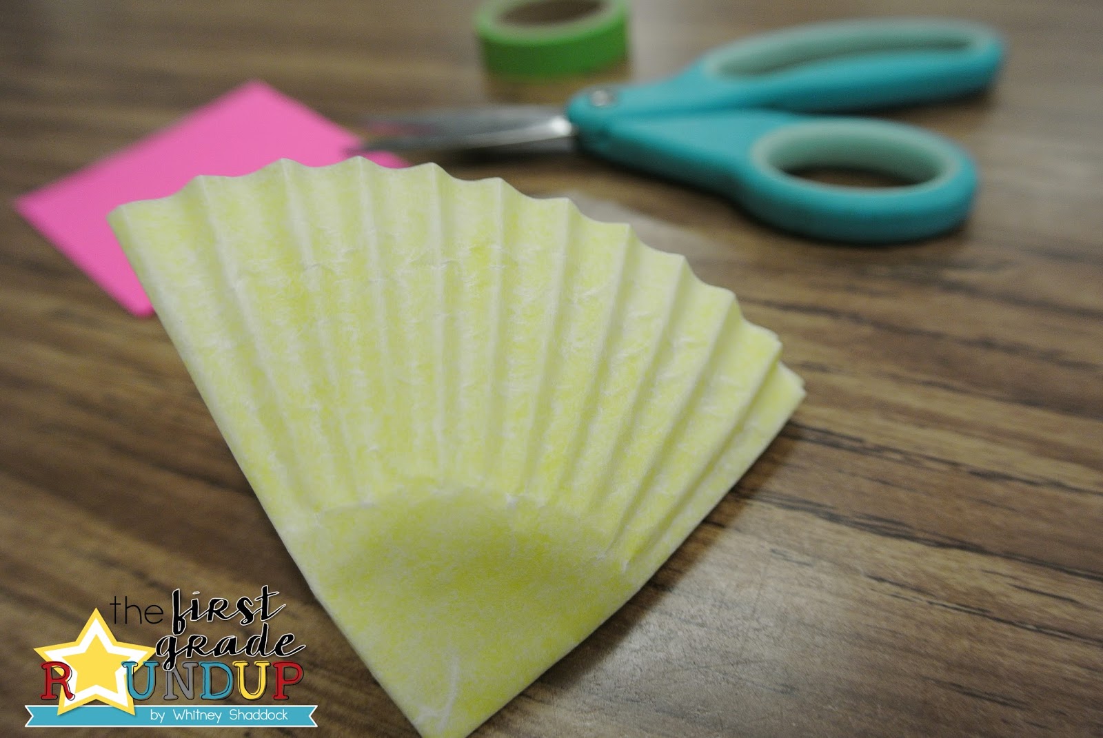 Cupcake Liner Flowers For Mother's Day / Cupcake Liner Flower Craft For