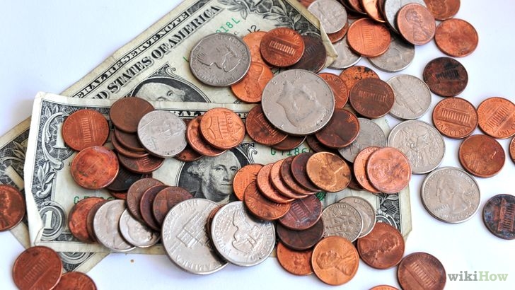 найди деньги по городу. первые металлические деньги. деньги на асфальте. монеты и деньги на улице. деньги валяются на улице.