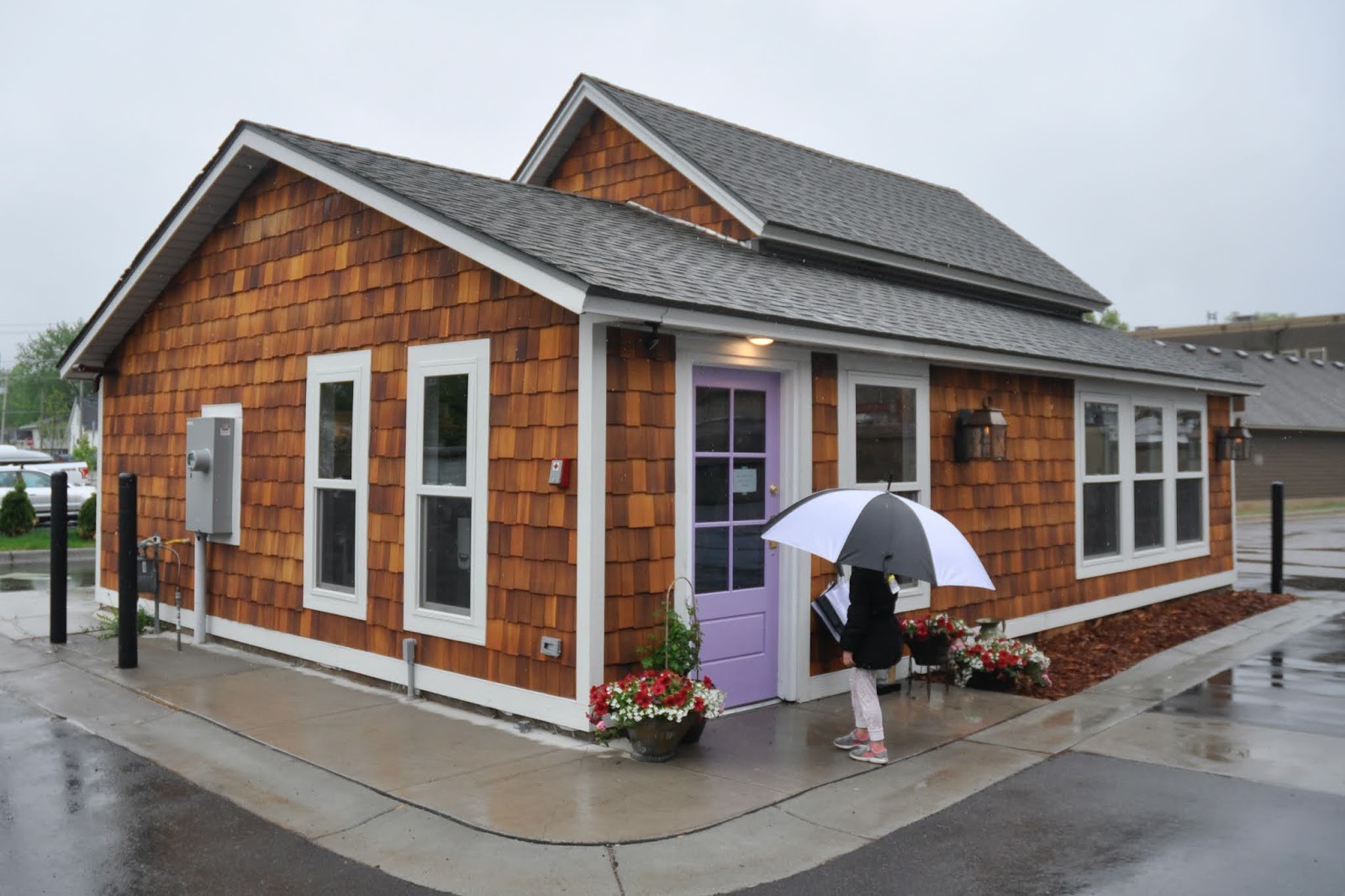 [St. Cloud, MN] Flour and Flower Bakery Brand New Local Bakery in St