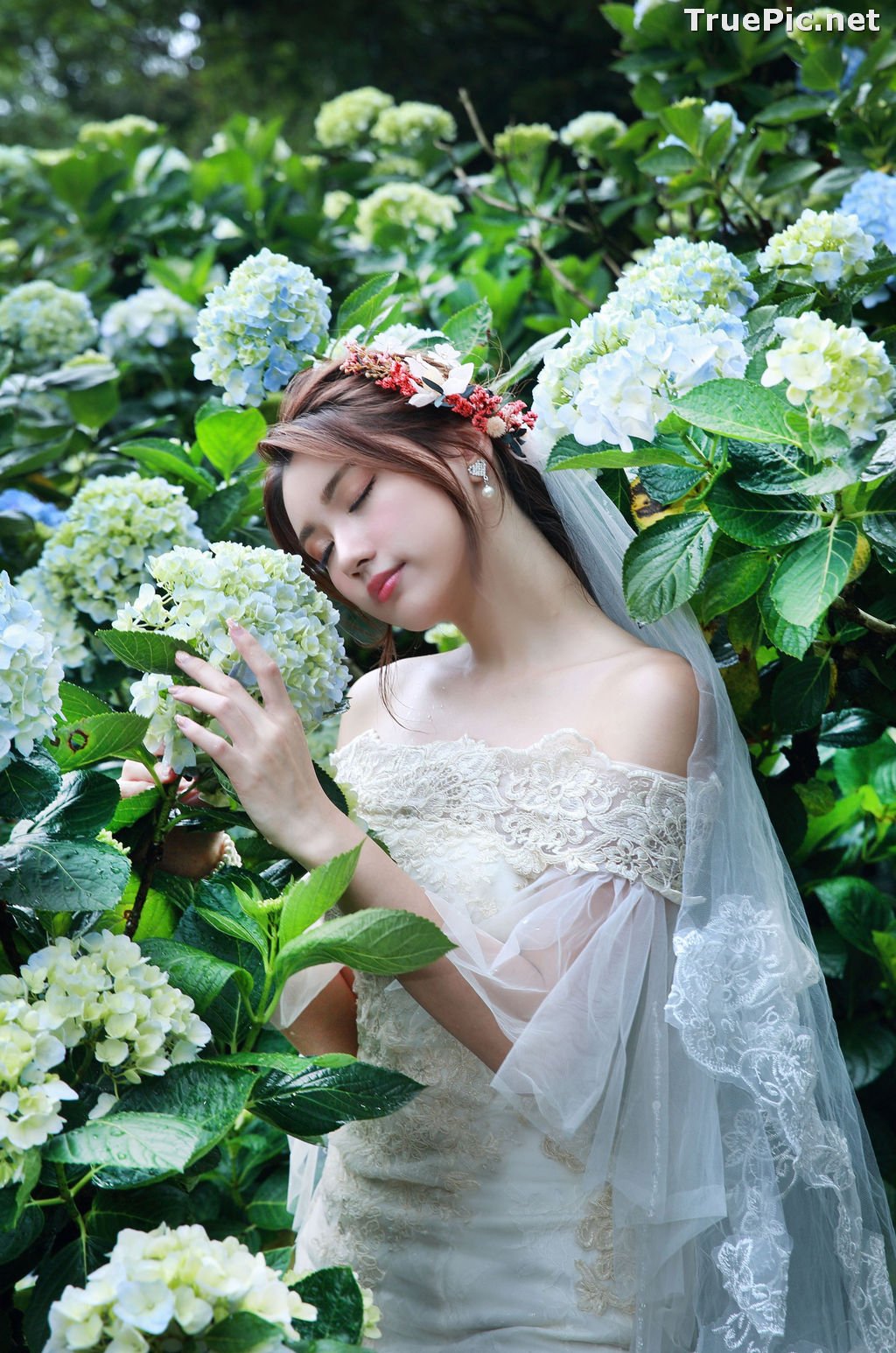 Image Taiwanese Model - 張倫甄 - Beautiful Bride and Hydrangea Flowers - TruePic.net - Picture-46