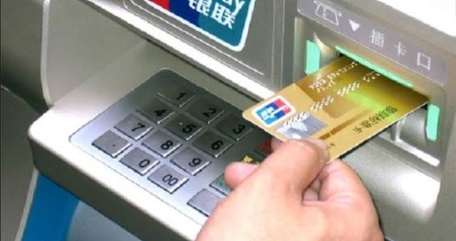 एटीएम ATM का उपयोग करते समय रखें इन 5 बातों का ध्यान