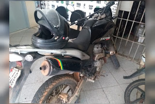 Polícia apreende moto com restrição de roubo em Riachuelo Polícia apreende moto com restrição de roubo em Riachuelo