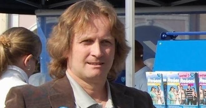 Vážné varování: Pokud se nespojíme, marasmu se nezbavíme. Bída české politiky ve své nahotě? Revoluční návrh Klause juniora. Plejáda hlasujících kolaborantů. Poučení z minulého století. Vychází nová kniha