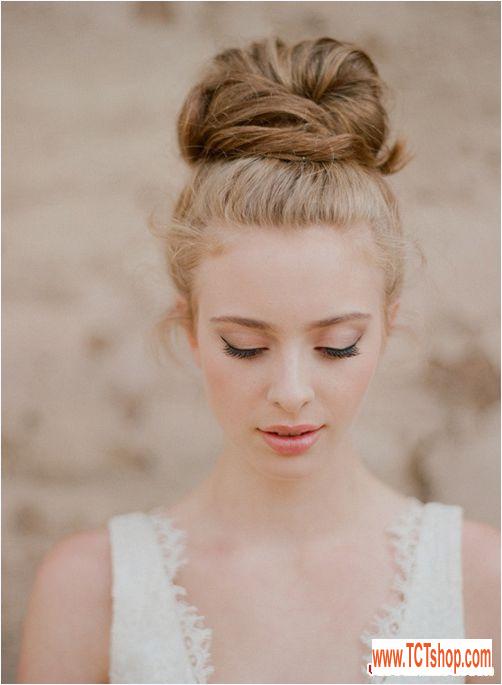 Hai kiểu tóc đẹp dịu dàng cho cô dâu Hai kiểu tóc đẹp dịu dàng cho cô dâu