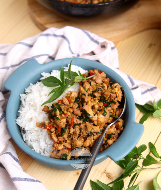 Resep Thai Chicken Basil JTT