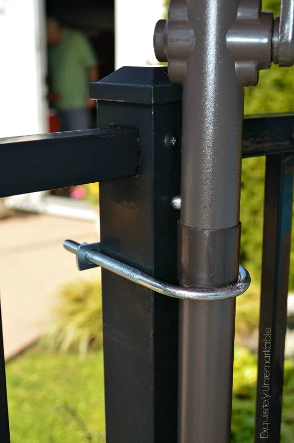 Umbrella pole clamped to Fence post with u bolt