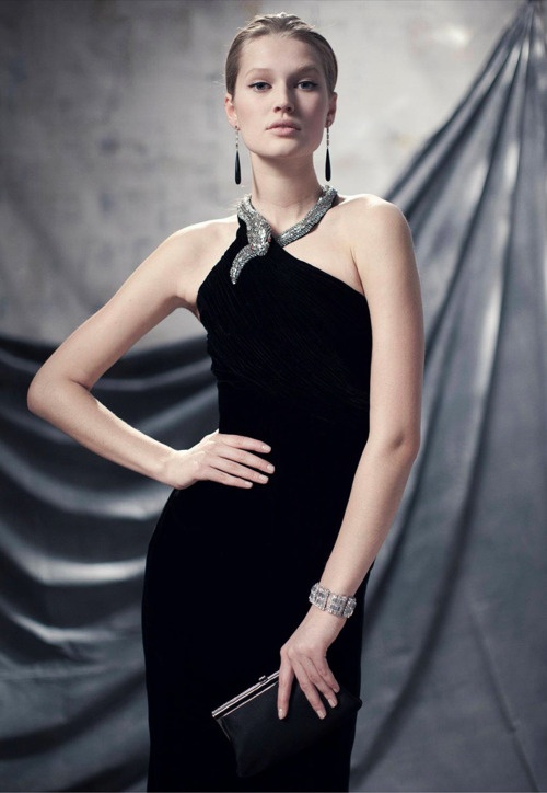 Black dress on white skin | Luvtolook | Virtual Styling